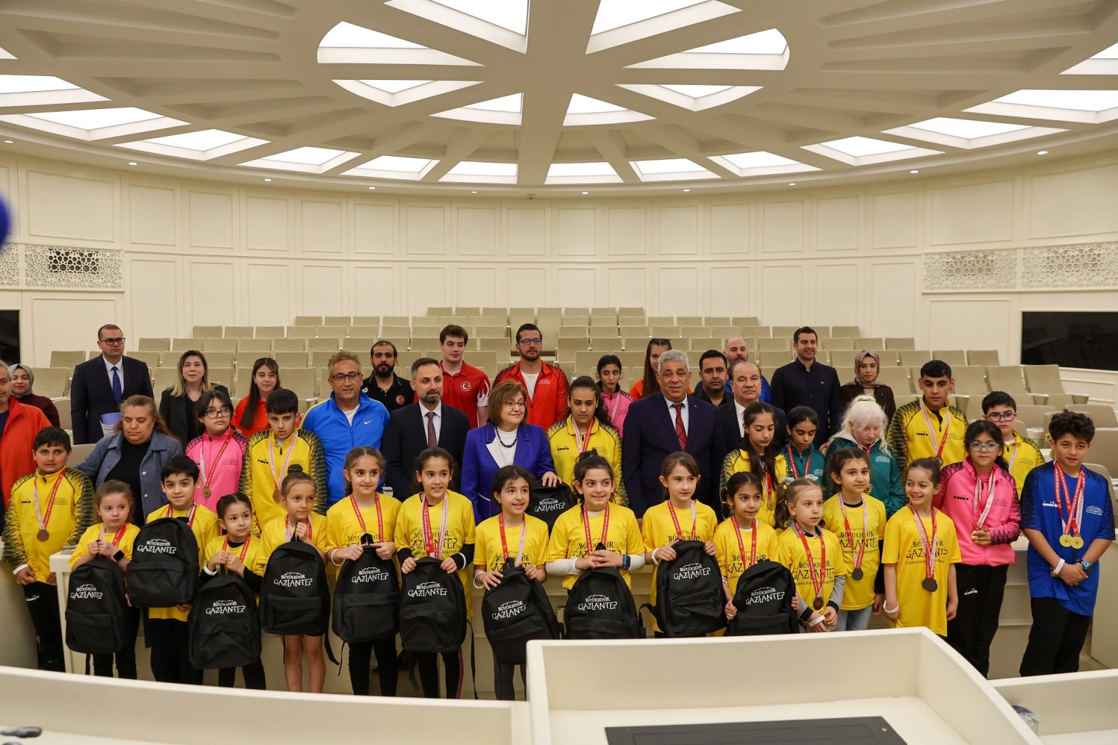 Gaziantep’in Altın Çocukları: Başkan Fatma Şahin Başarılı Sporcularla Buluştu