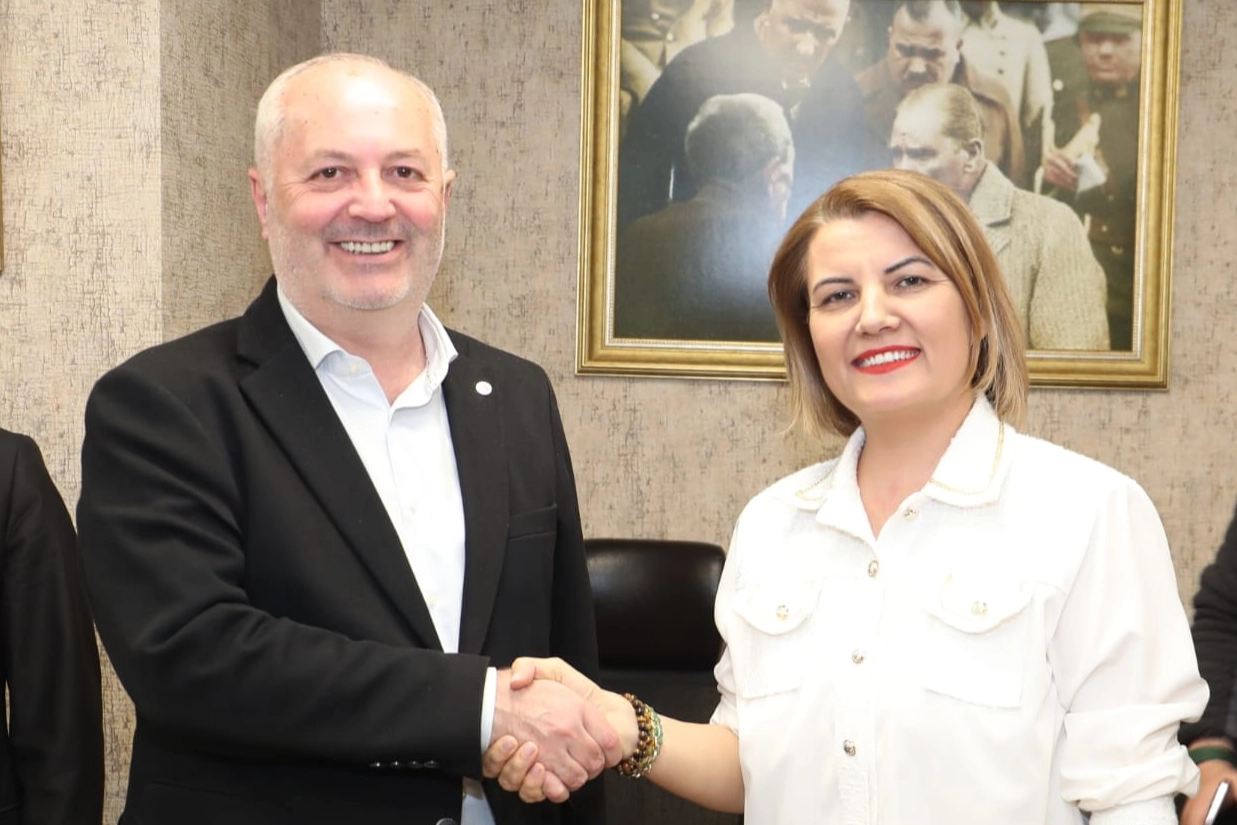 İzmit Belediyesi’nde İşçinin Yüzü Güldü: En Düşük Maaş 70 Bin TL