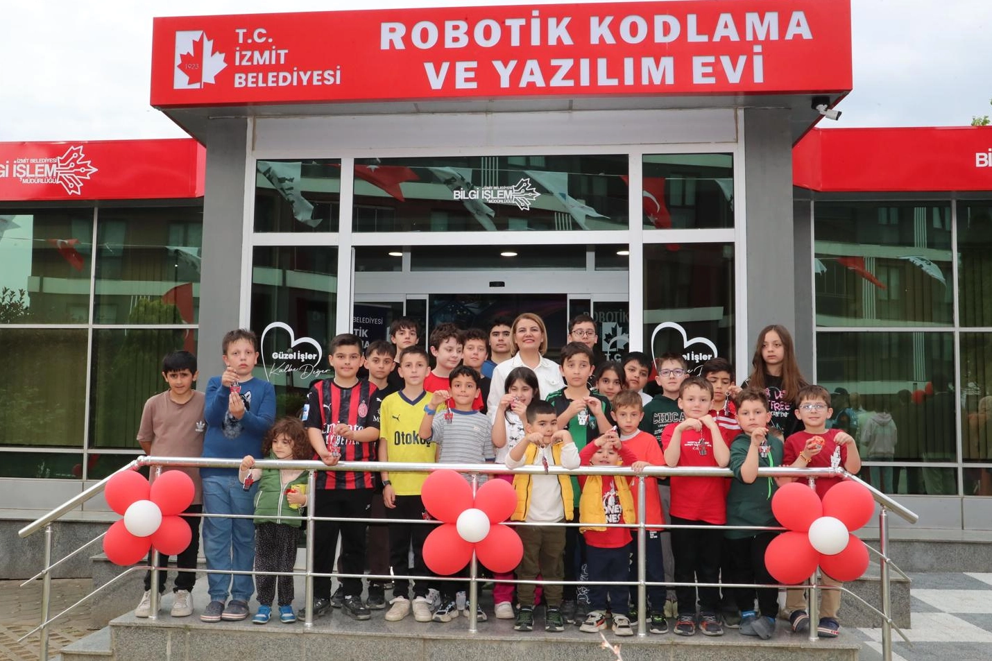 İzmit’te Teknoloji Hamlesi: Robotik Kodlama ve Yazılım Evi Kapılarını Açtı