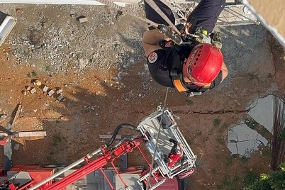 Mersin’de Metrelerce Yüksekte Can Pazarı: 10. Katta Asılı Kalan İşçiler Kurtarıldı