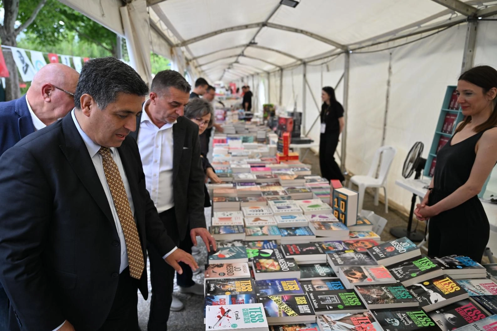 Manisa’da Edebiyat Şöleni Başladı: 9. Kitap Fuarı Kapılarını Açtı!