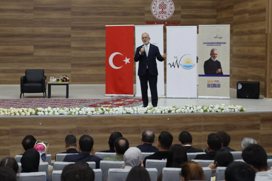 Van’da Medeniyet Söyleşisi: Bahadır Yenişehirlioğlu Gençlerle Buluştu