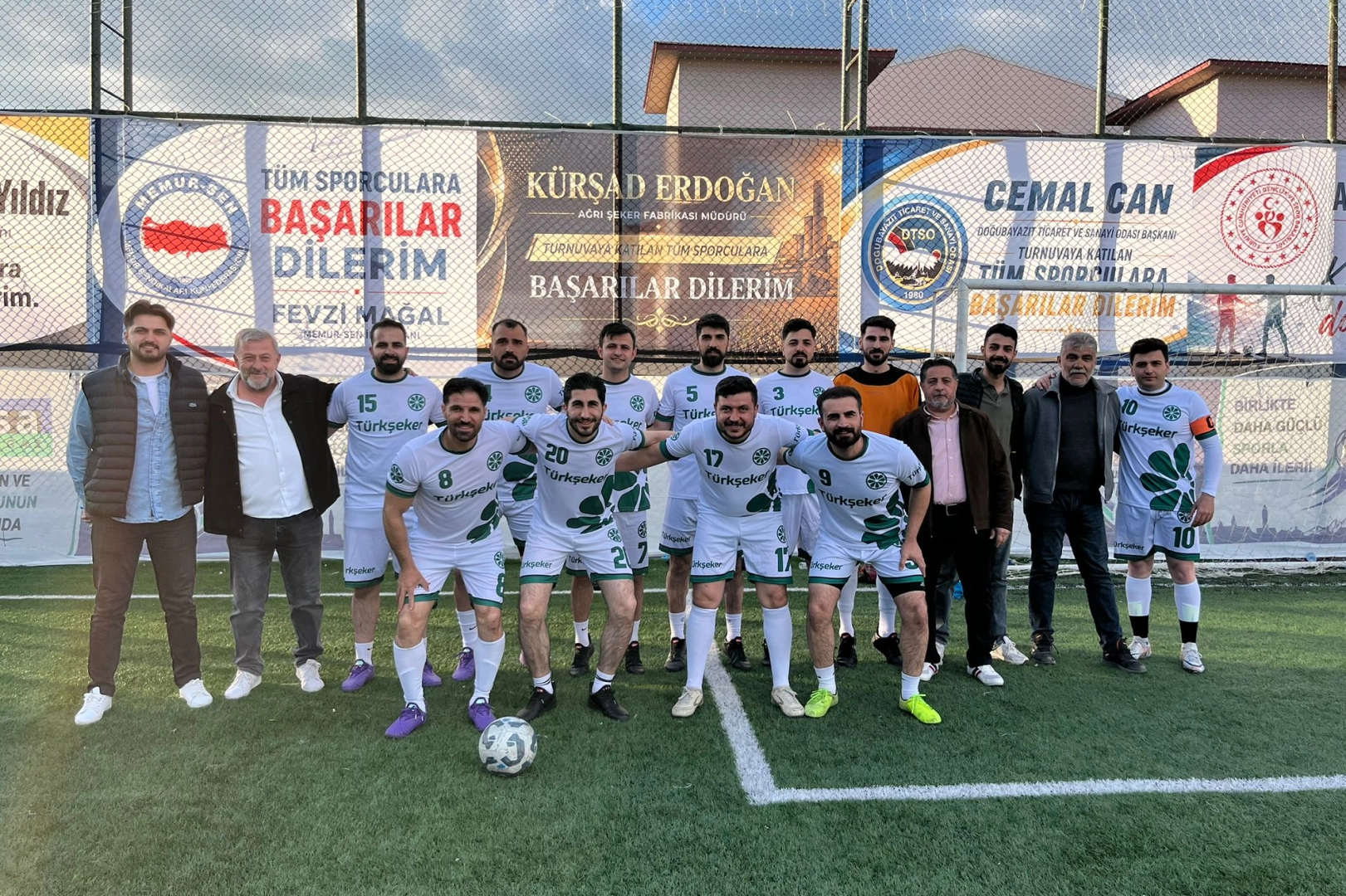 Ağrı'da Yeşil Sahada Dev Buluşma: Şeker Spor, Gazetecileri Burhan ile Geçti