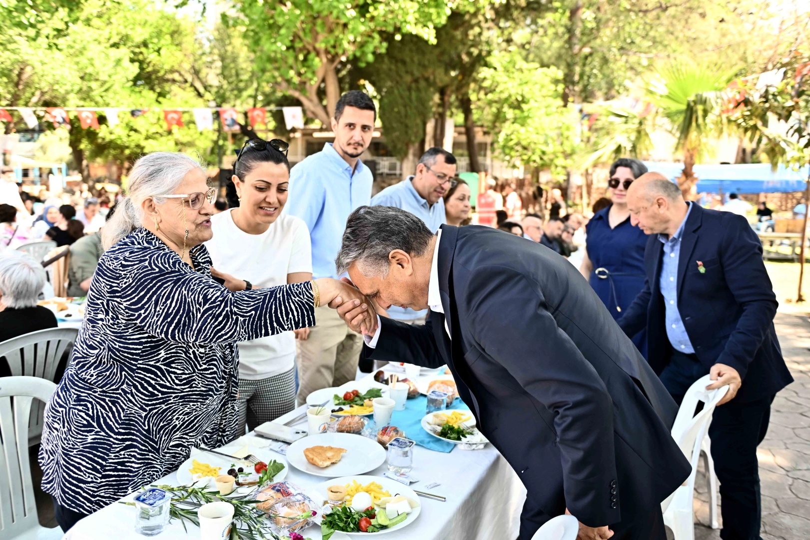Muratpaşa’da En Anlamlı Buluşma: Başkan Uysal Şehit ve Gazi Anneleriyle Bir Arada