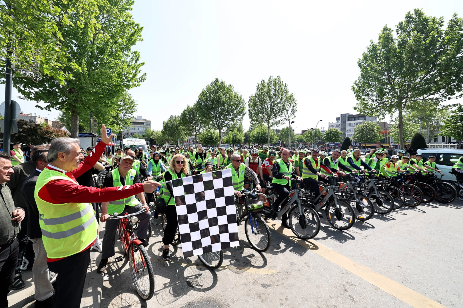 Sakarya’da Trafik Haftası Coşkusu: Yüzlerce Bisikletli Millet Bahçesi’ne Pedal Çevirdi