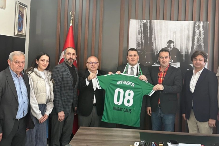 Artvinspor’dan Protokol Çıkartması: Kadın Voleybol Takımı Yeniden Sahalara Dönüyor
