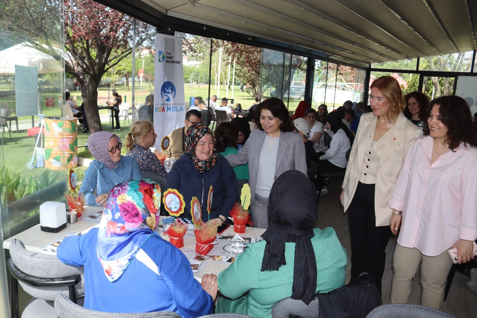 İzmit’te Sosyal Dayanışma Kahvaltısı: Özel Bireyler ve Aileleri Gülümse Kafe’de Buluştu