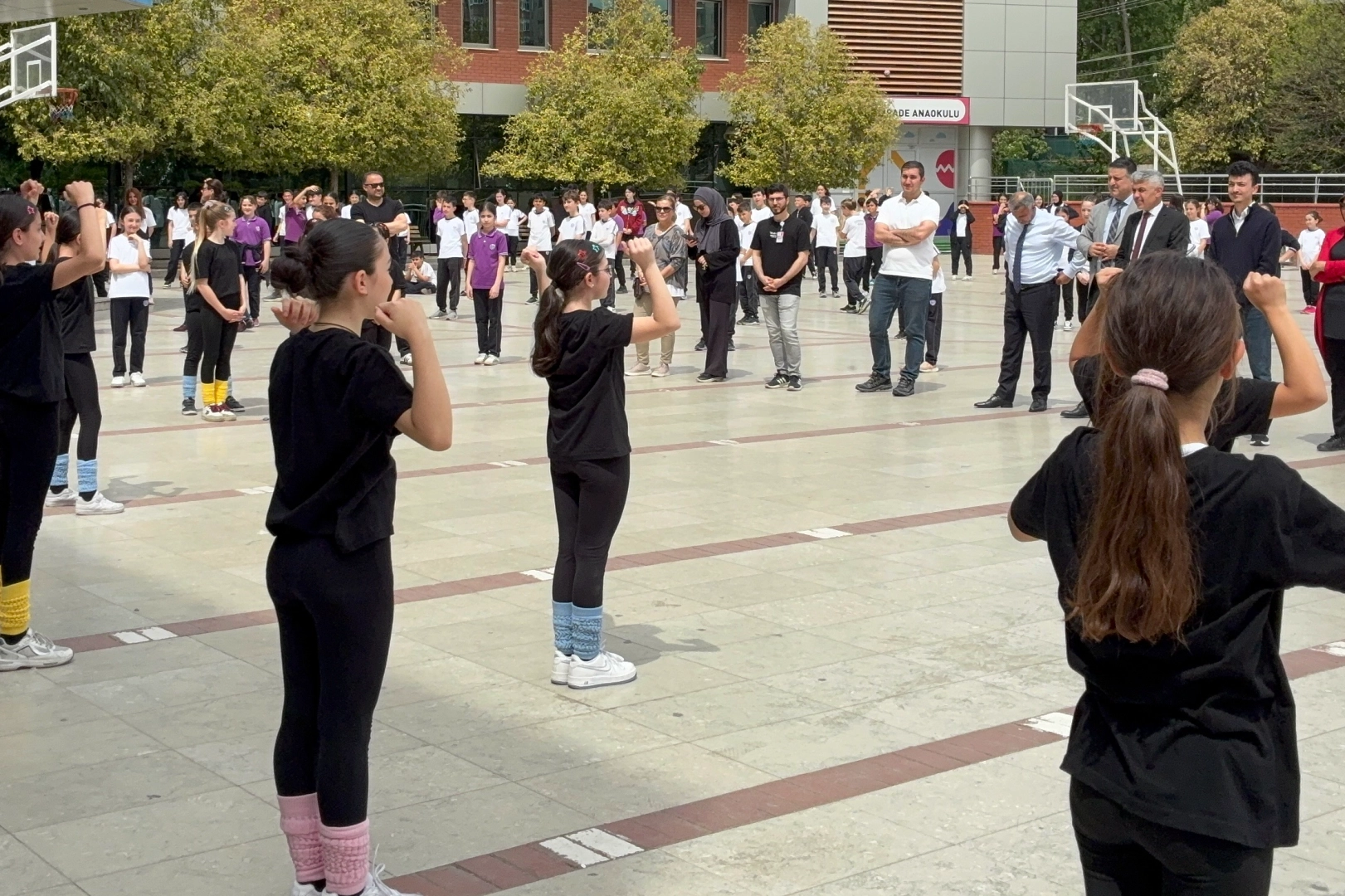 Bursa’da Sağlık İçin Adım Atıldı: Öğrencilerden "Hareket Et" Seferberliği