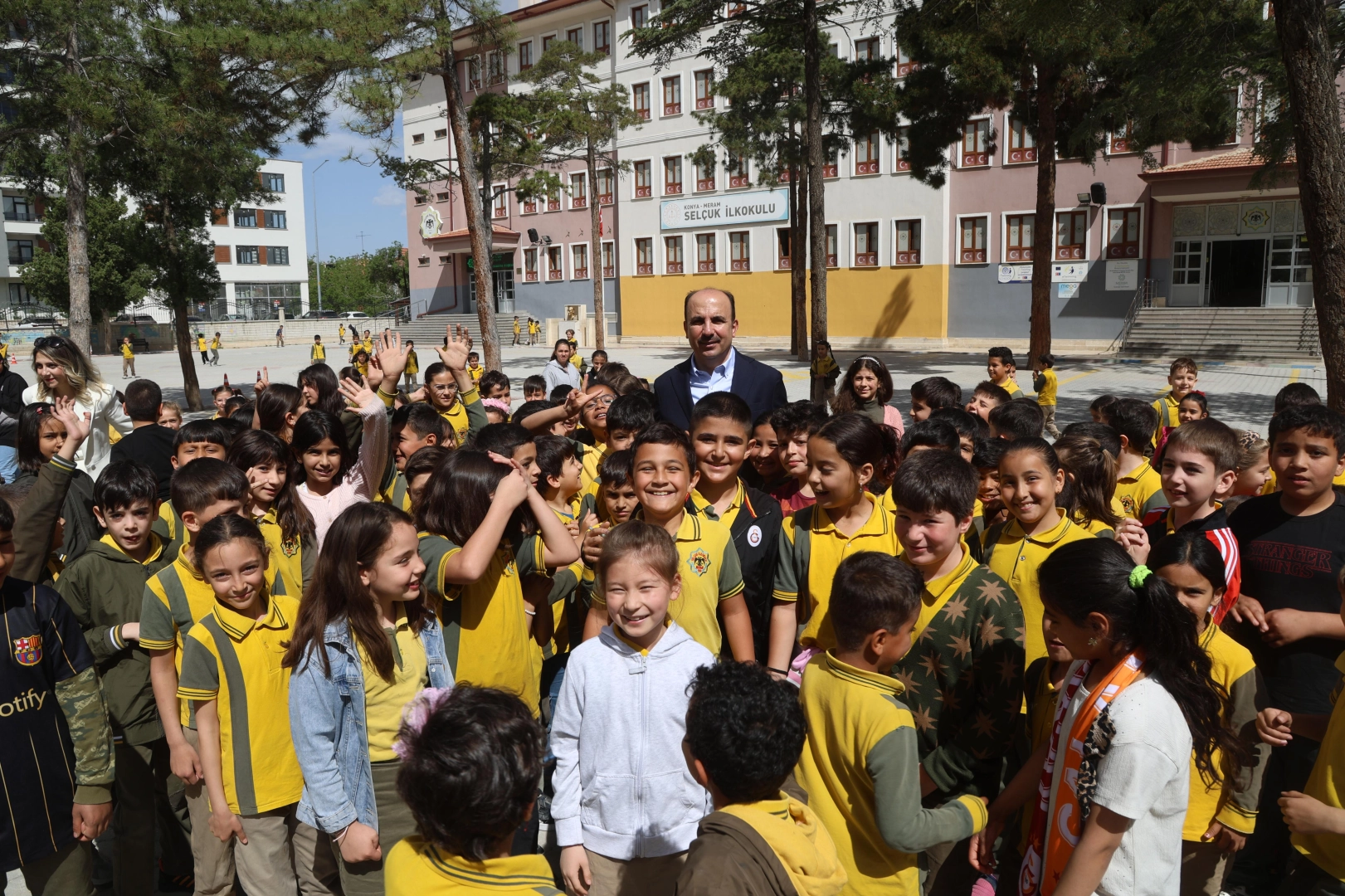 Başkan Altay Kendi Okul Sıralarında: Meram Selçuk İlkokulu’na Anlamlı Ziyaret