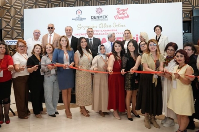 Denizli’de Sanat Rüzgarı: 4 Bin Eser "Geçmişin Altın İzleri" Sergisi'nde