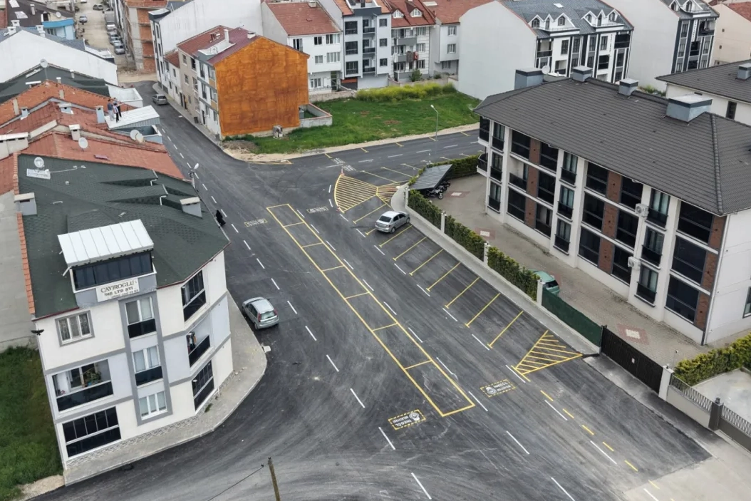 İnegöl’de Üst Yapı Seferberliği: İki Sokak Daha Sıcak Asfalta Kavuştu