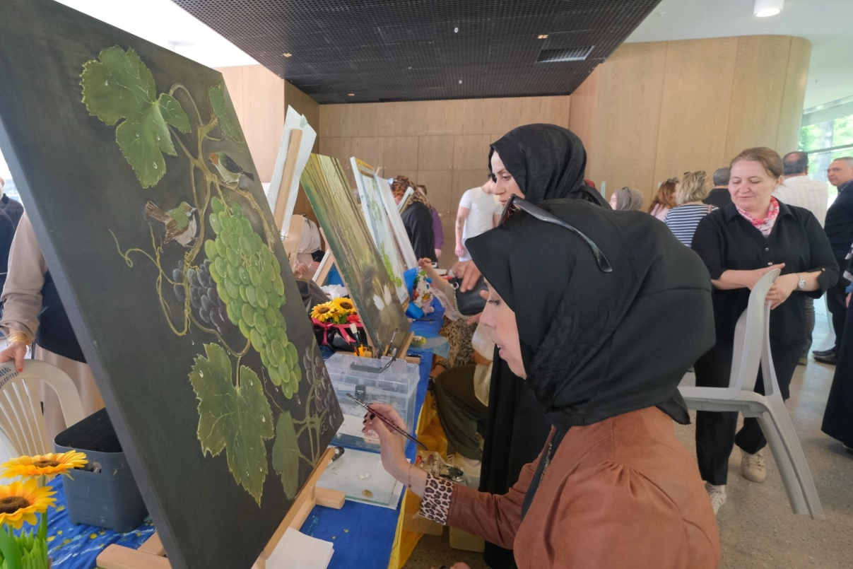 İnegöl’de Sanat Hasadı: İNESMEK Kursiyerlerinin Tabloları Görücüye Çıktı