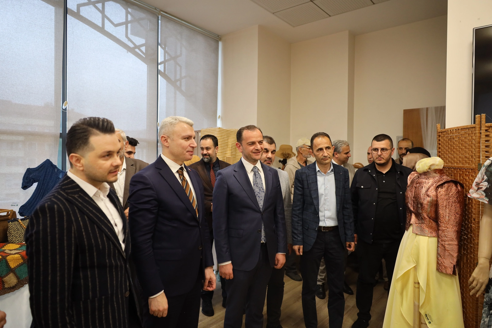 Sapanca’da Sanat Rüzgarı: SAMEK Kursiyerlerinin El Emeği Göz Nuru Eserleri Görücüye Çıktı