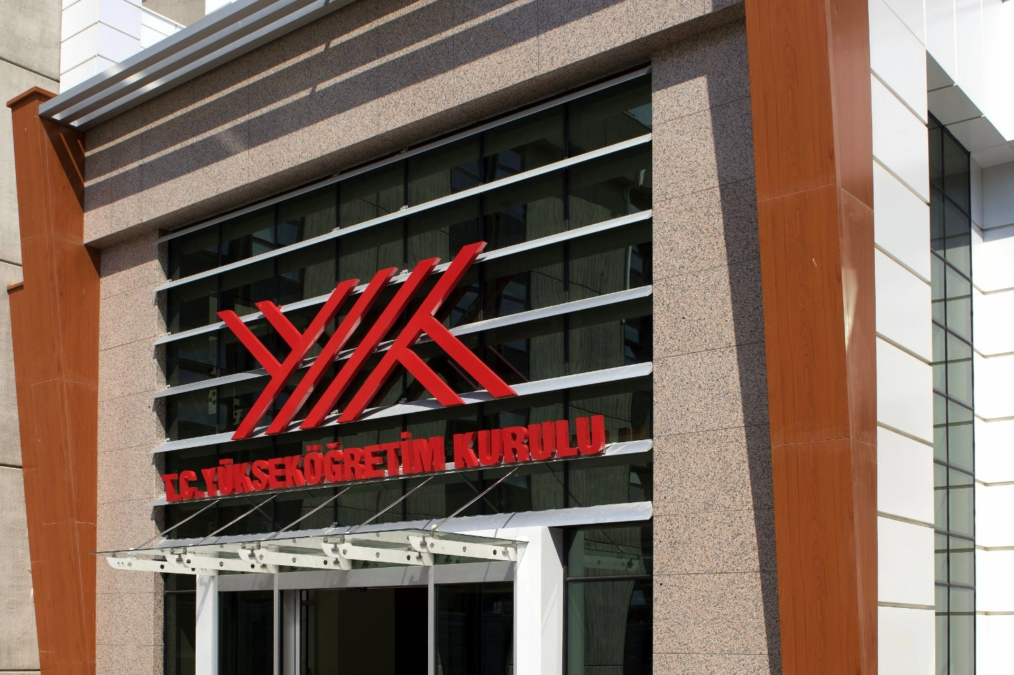 YÖK’ten "Yabancı Öğrenciye Ucuz Eğitim" İddialarına Sert Tepki: "Tamamen Asılsız!"