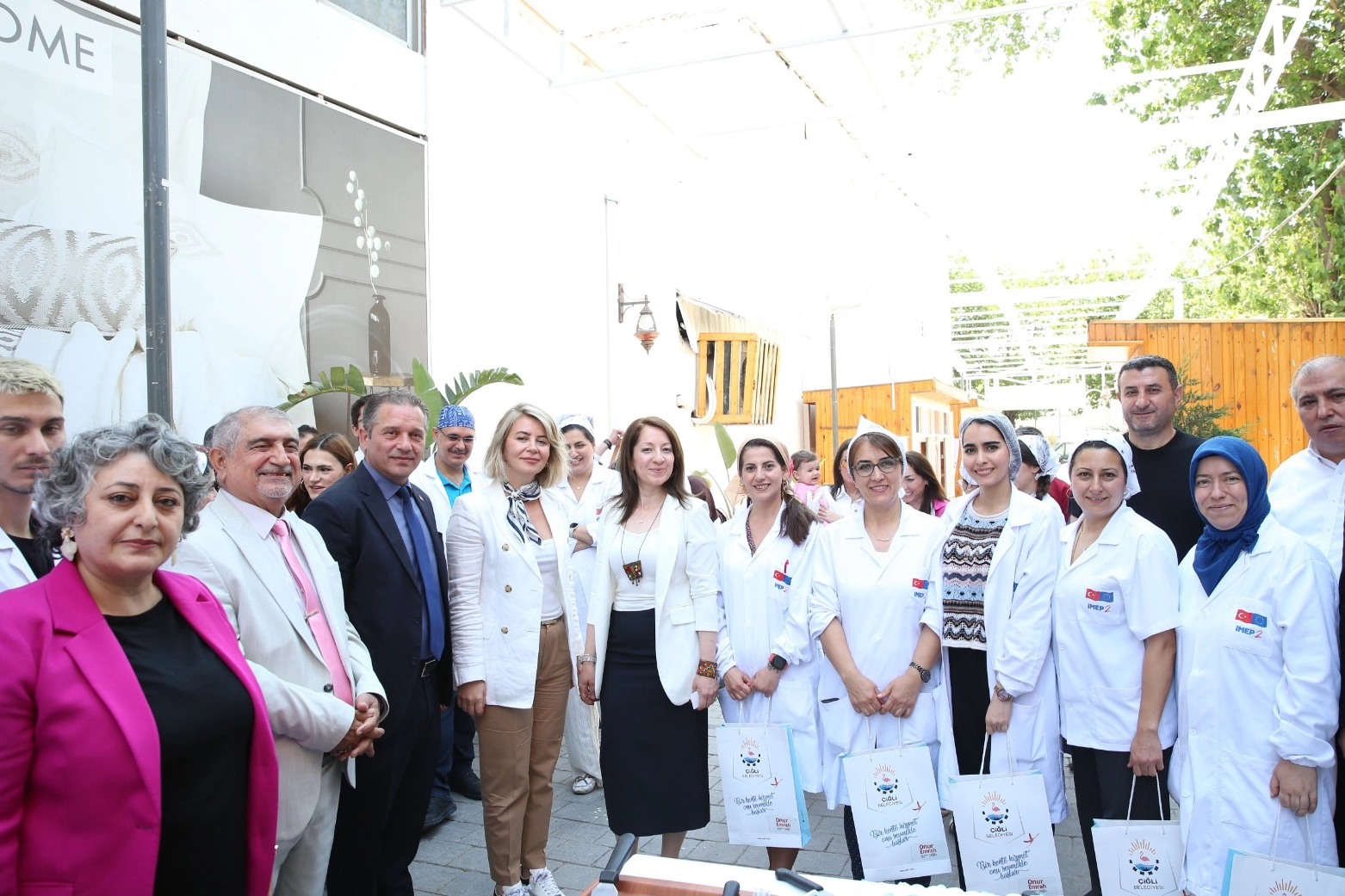 Çiğli Belediyesi İstihdam Garantili Pastacılık Kursu Mezunlarını Verdi