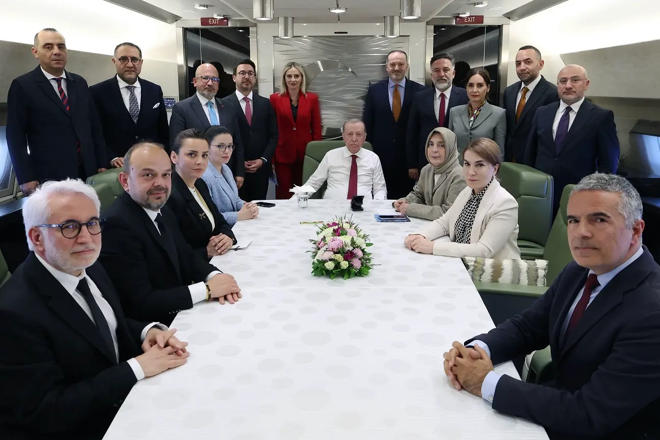 Cumhurbaşkanı Erdoğan'dan Uçakta Flaş Açıklamalar: NATO, F-35 ve Dijital Seferberlik