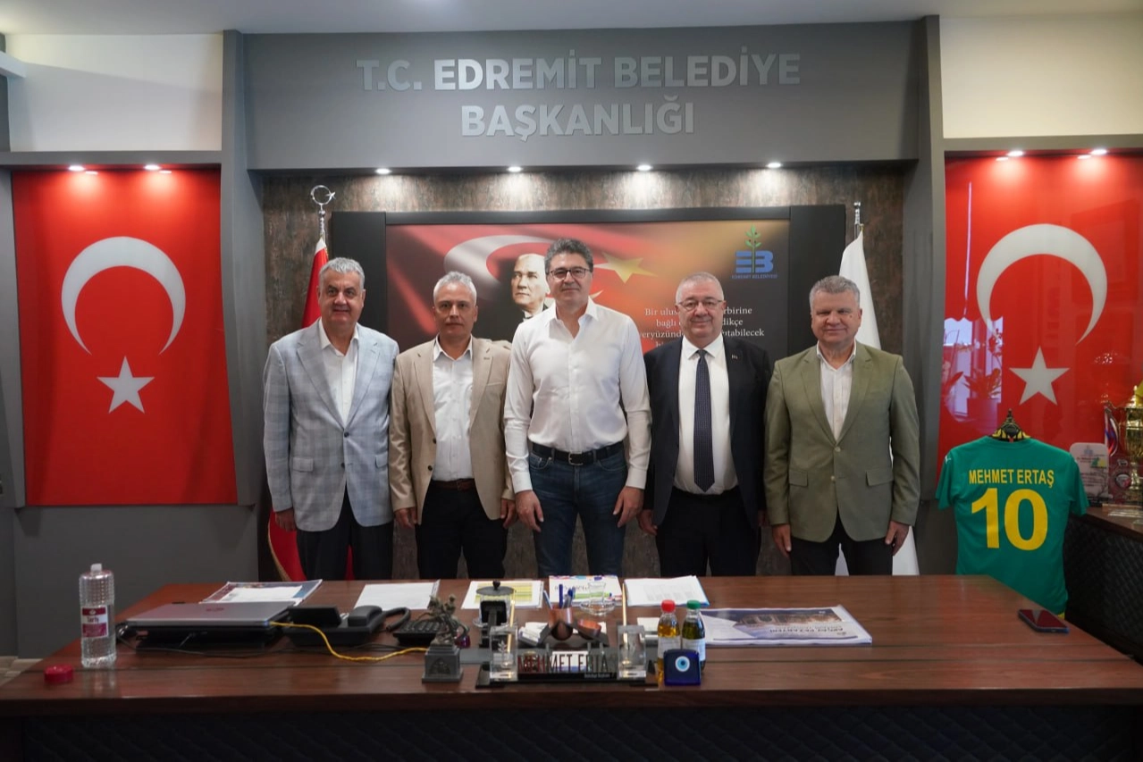 Edremit’te Bayram Coşkusu! Başkan Mehmet Ertaş: "Halkın Kararına ve İradeye Saygı Toplumsal Barışın Temelidir"