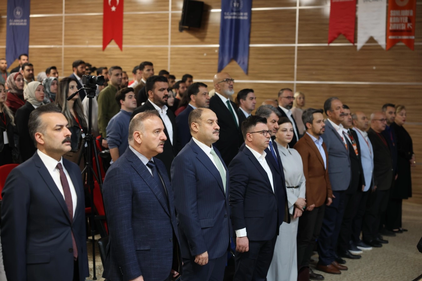 Başkan Gülpınar Kariyer Zirvesi'nde Konuştu: Bir Gencin Kurtuluşu Şehrin İmarından Değerli