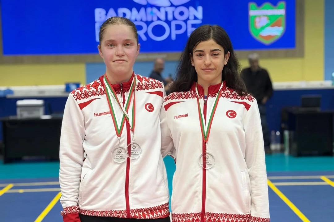 Bursa’nın Gururu Milli Raketler! Elifnur Demir ve Zeynep Berre Ocakoğlu Bulgaristan’ı Salladı
