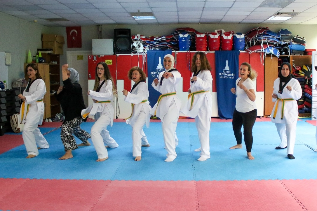 İzmir’de Kadınlara Ücretsiz Tekvando Kursu: Öz Savunma ve Kariyer Fırsatı Birlikt