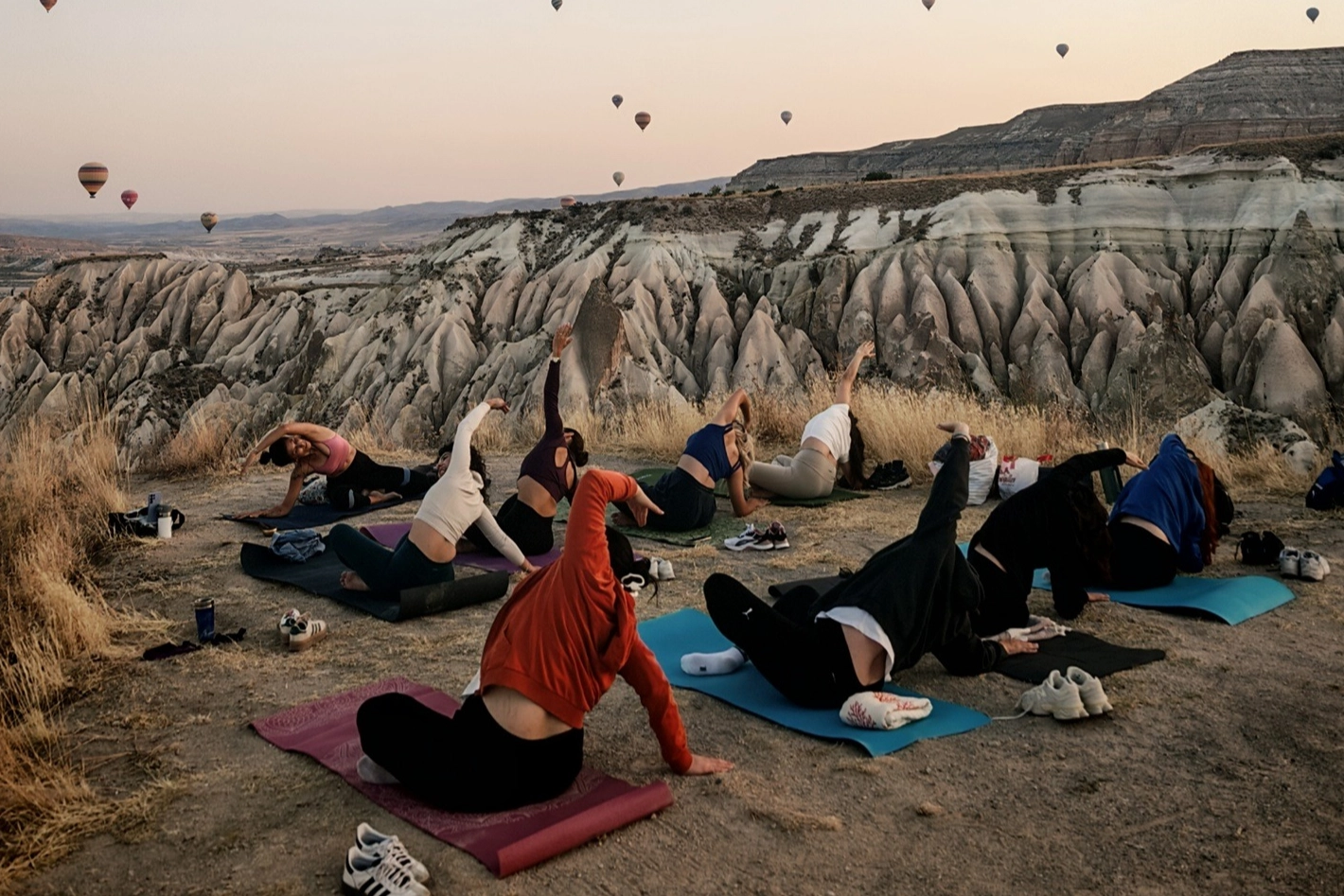 Kapadokya’da Bütünsel Yaşam Buluşması! "Bi’Yoga Fest" Gün Doğumu Yoga Seansları ve Balon Manzarasıyla Başlıyor