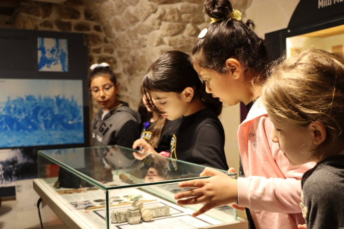 Tarihin Sıfır Noktasında Sanat Dolu Buluşma! Şanlıurfalı Minikler Kent Müzesi’nde Tarihi Çizip Piyano Dinledi