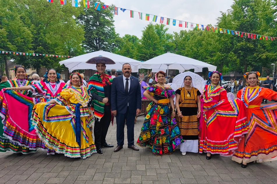 Dinslaken’de binlerce kişi 19 Mayıs coşkusunda buluştu