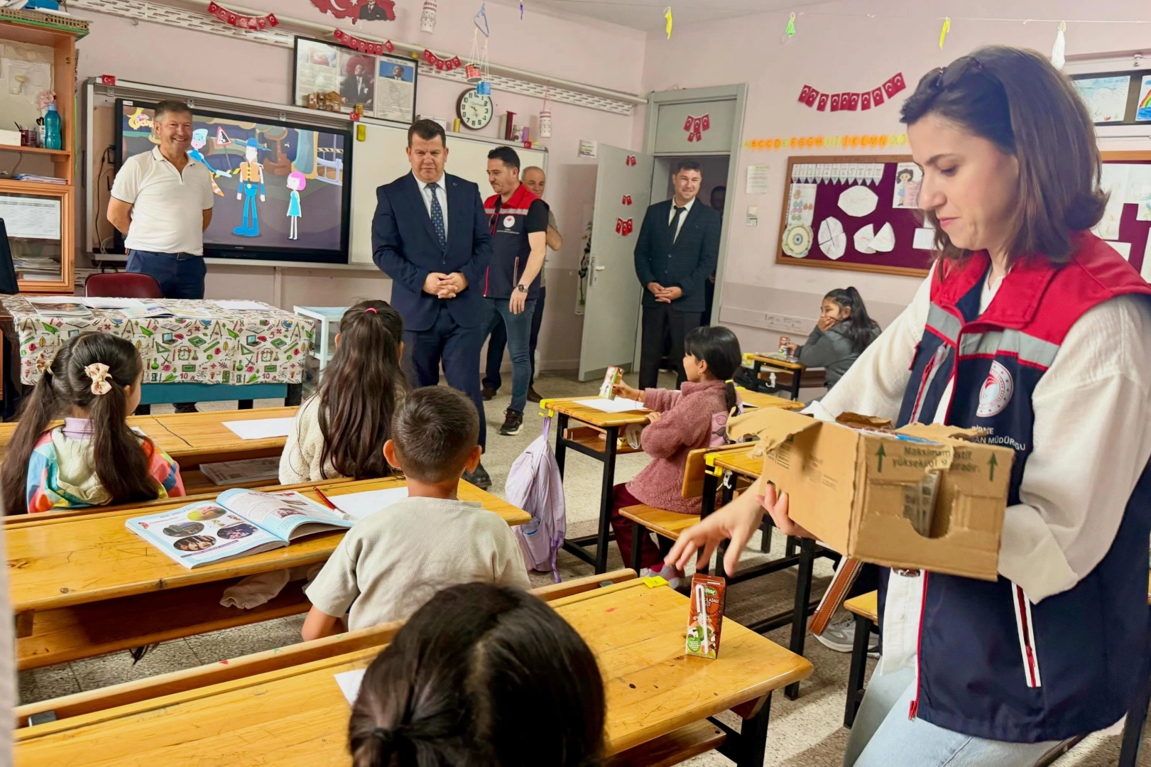 Dünya Süt Günü’nde Minik Öğrencilere Taze Süt İkramı!