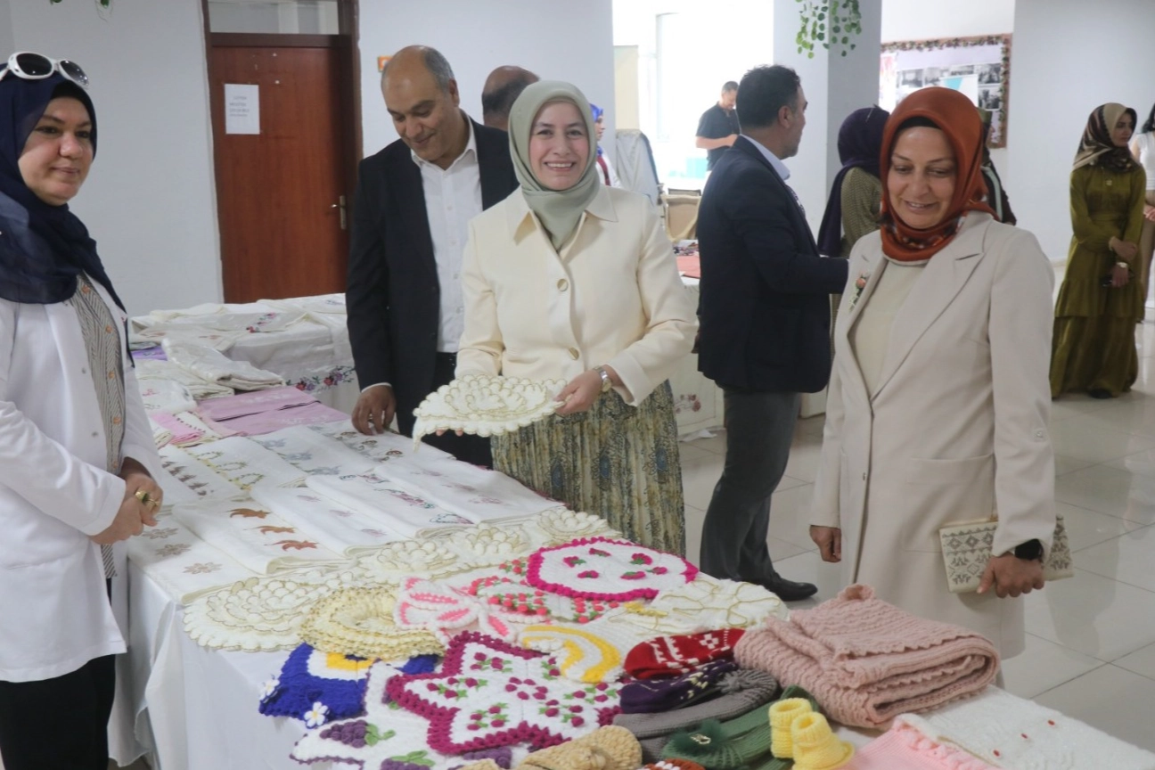Şanlıurfa’da Hayat Boyu Öğrenme Haftası Sergisi Yoğun İlgi Gördü