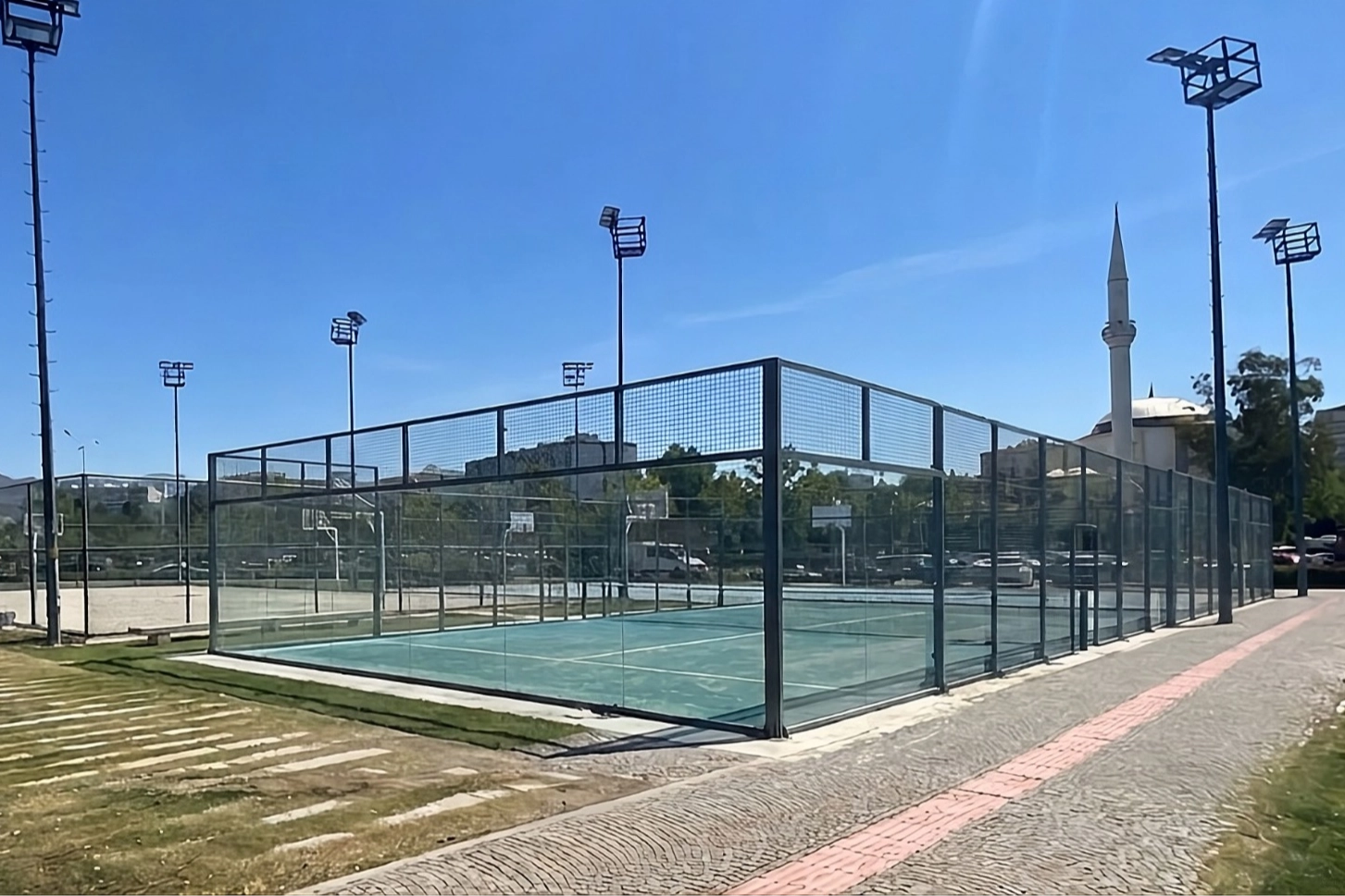 İzmir Büyükşehir Belediyesi Bostanlı’ya Padel Kortları Kazandırıyor