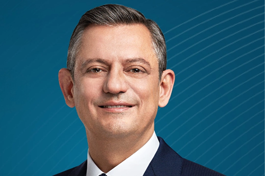 Özgür Özel’den Aziz Yıldırım’a Tebrik