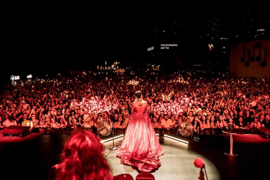 Melike Şahin’den Maximum Uniq Açıkhava’da Unutulmaz Konser