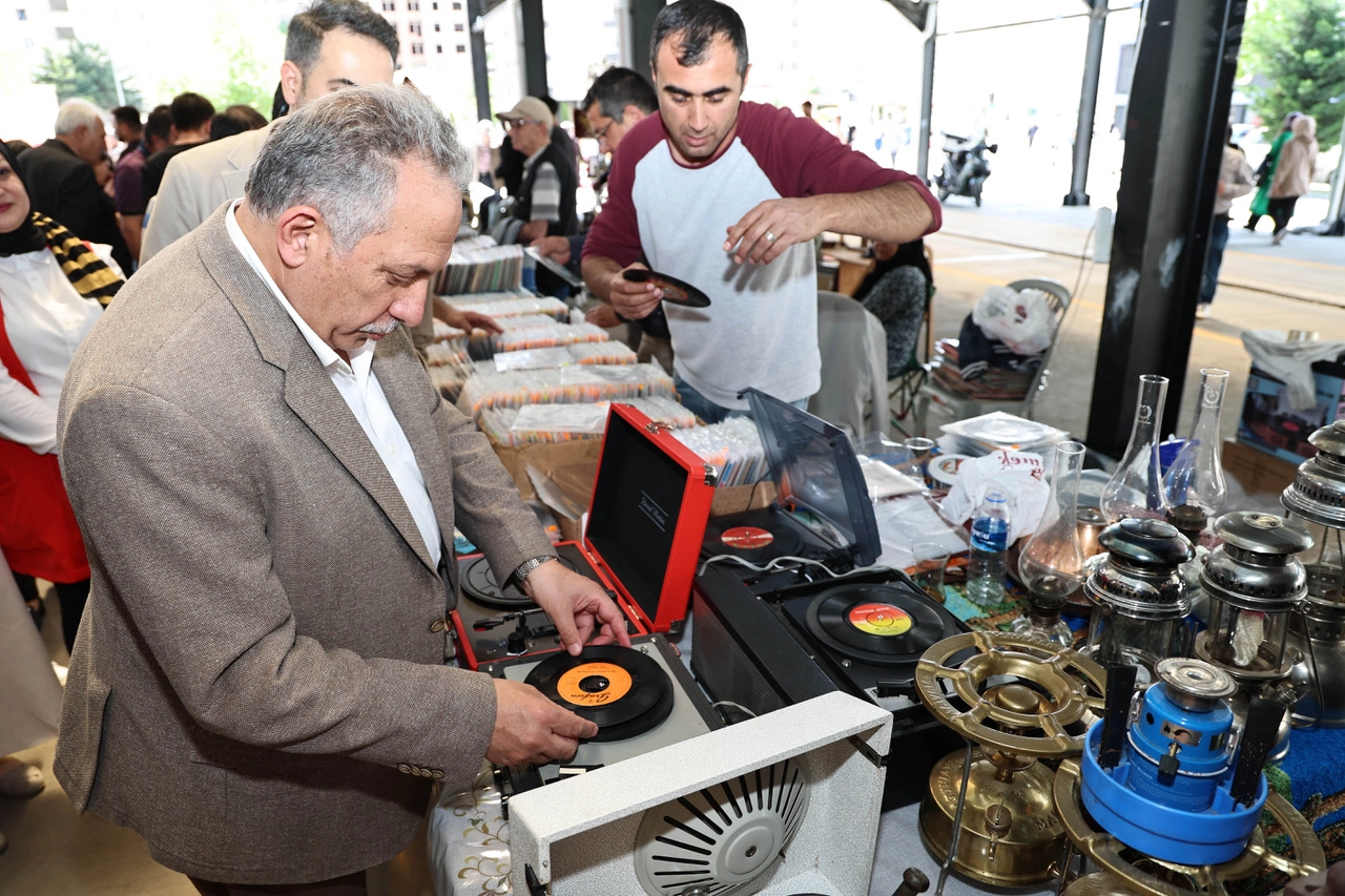 Talas Antika Pazarı Haziran Ayında da Nostalji Tutkunlarını Ağırlayacak