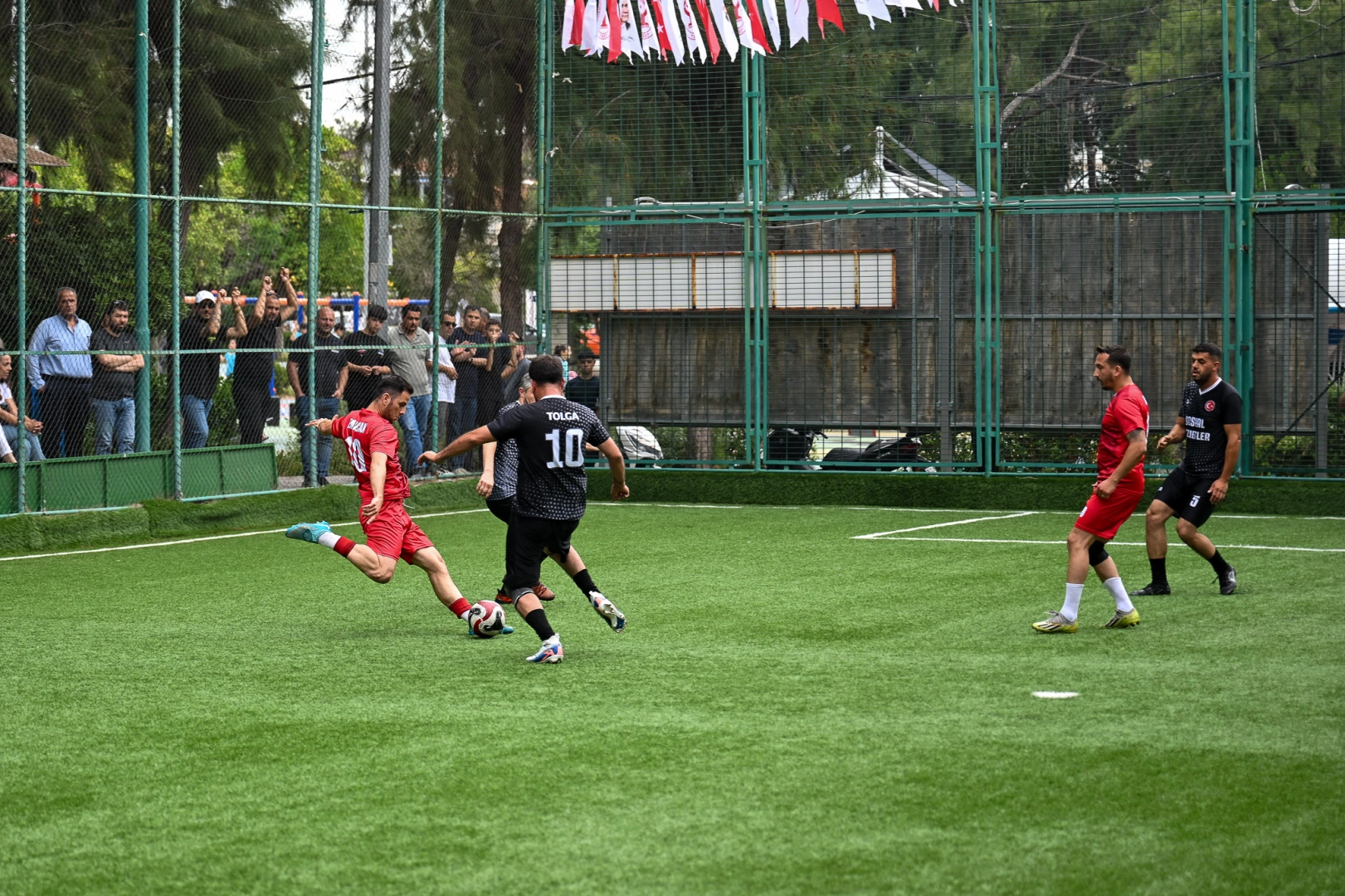 Bornova Belediyesi Halı Saha Turnuvasında Şampiyon Kırsal Hizmetler Müdürlüğü