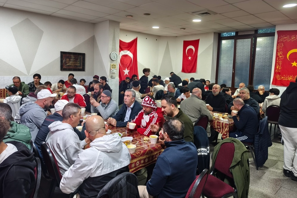 Dinslaken’de Gurbetçiler Dünya Kupası Heyecanını Selimiye Camii’nde Yaşadı