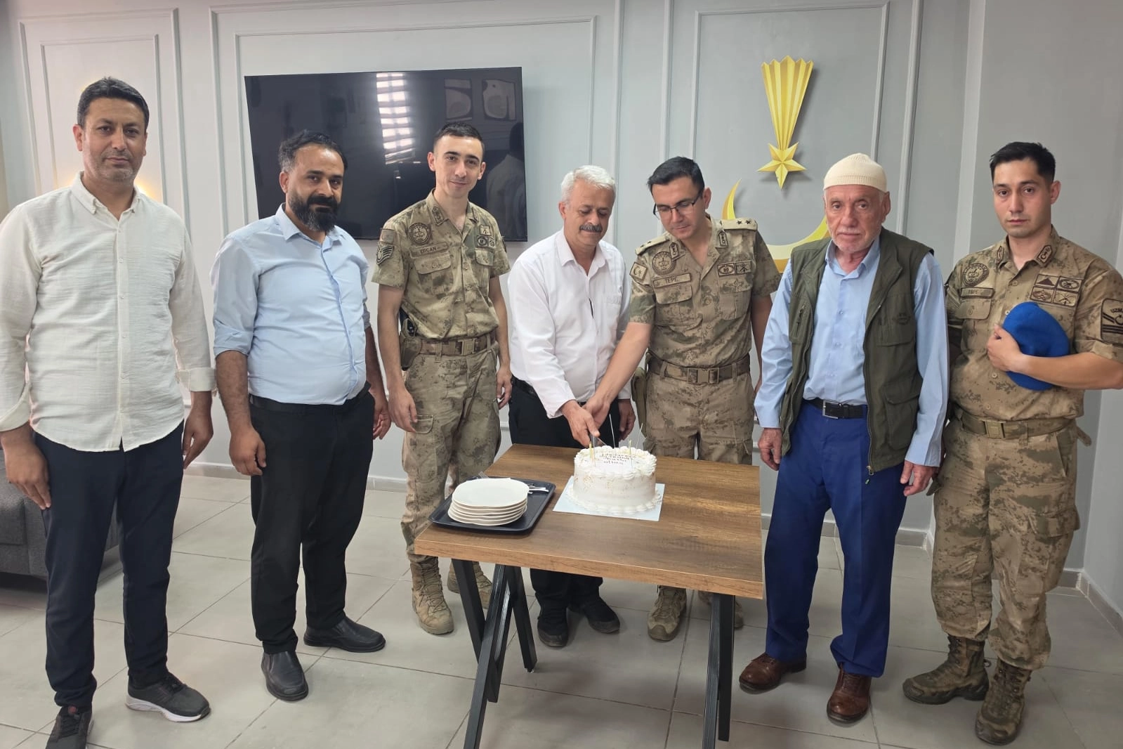 Şehit Ailelerinden Jandarma Teşkilatı’nın 187. Yılına Anlamlı Ziyaret