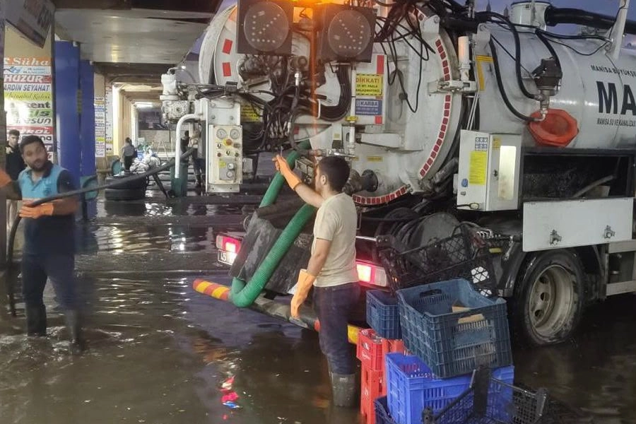 Manisa Büyükşehir Belediyesi Salihli’de Sel Yaralarını Sarıyor