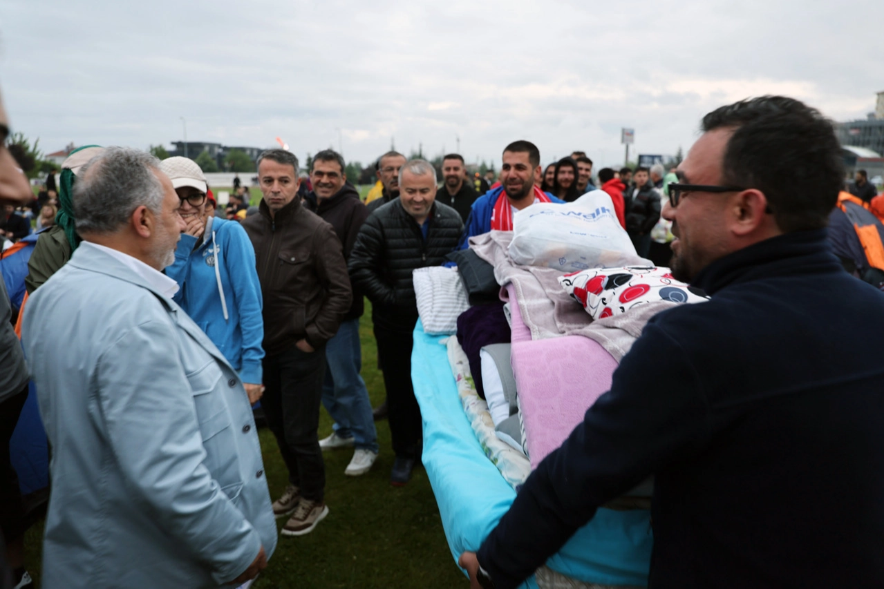 Talas’ta Milli Maç Heyecanı: Binlerce Kişi Avustralya Maçını Dev Ekranda İzledi