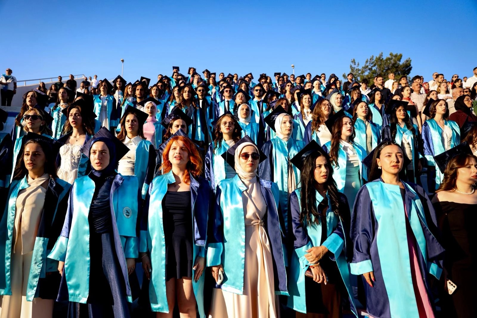 DEÜ Hemşirelik Fakültesi’nde Mezuniyet Coşkusu