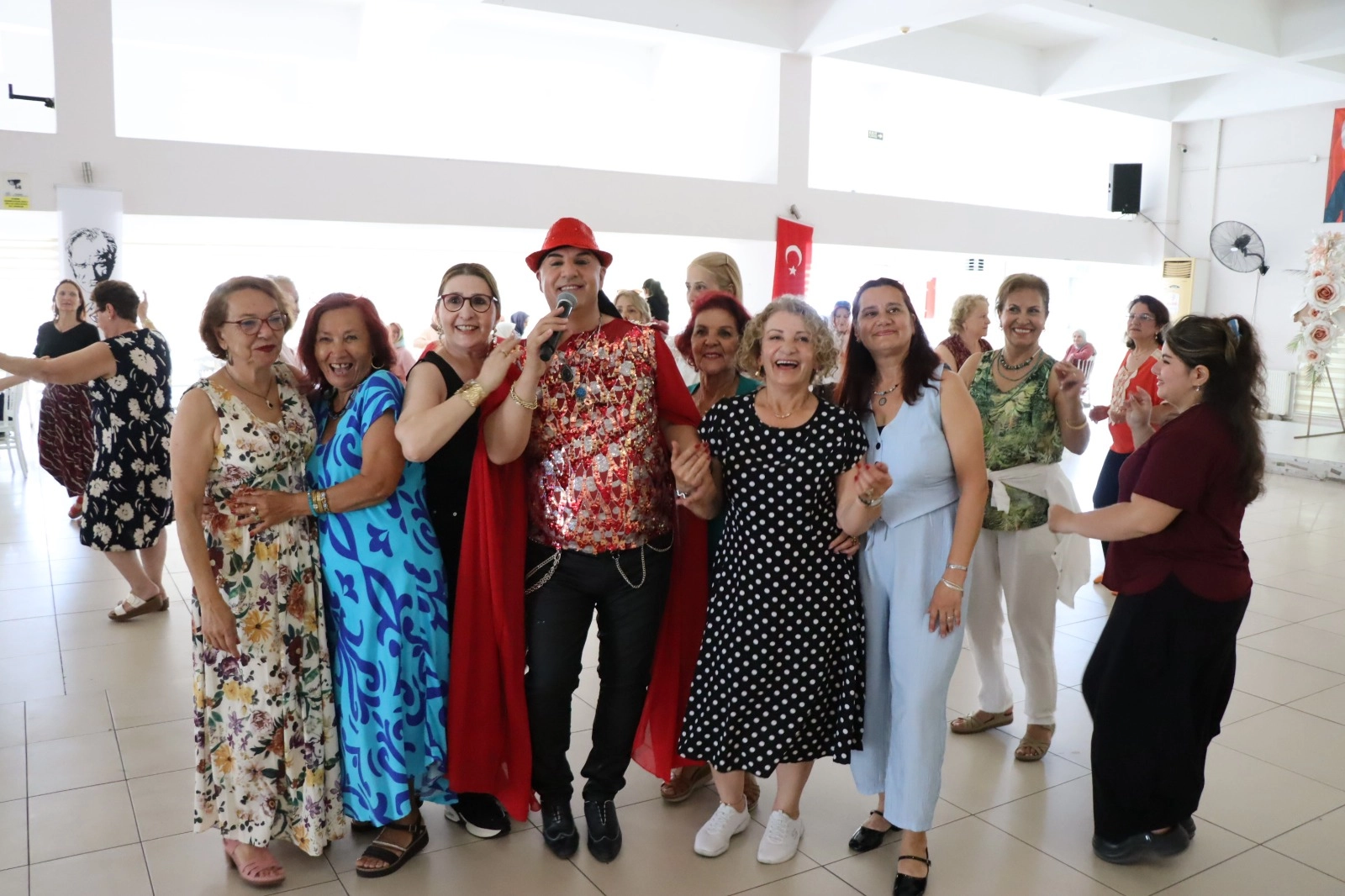 İzmit’te Kadınlar İçin Söyleşi ve Matine Programı Düzenlendi