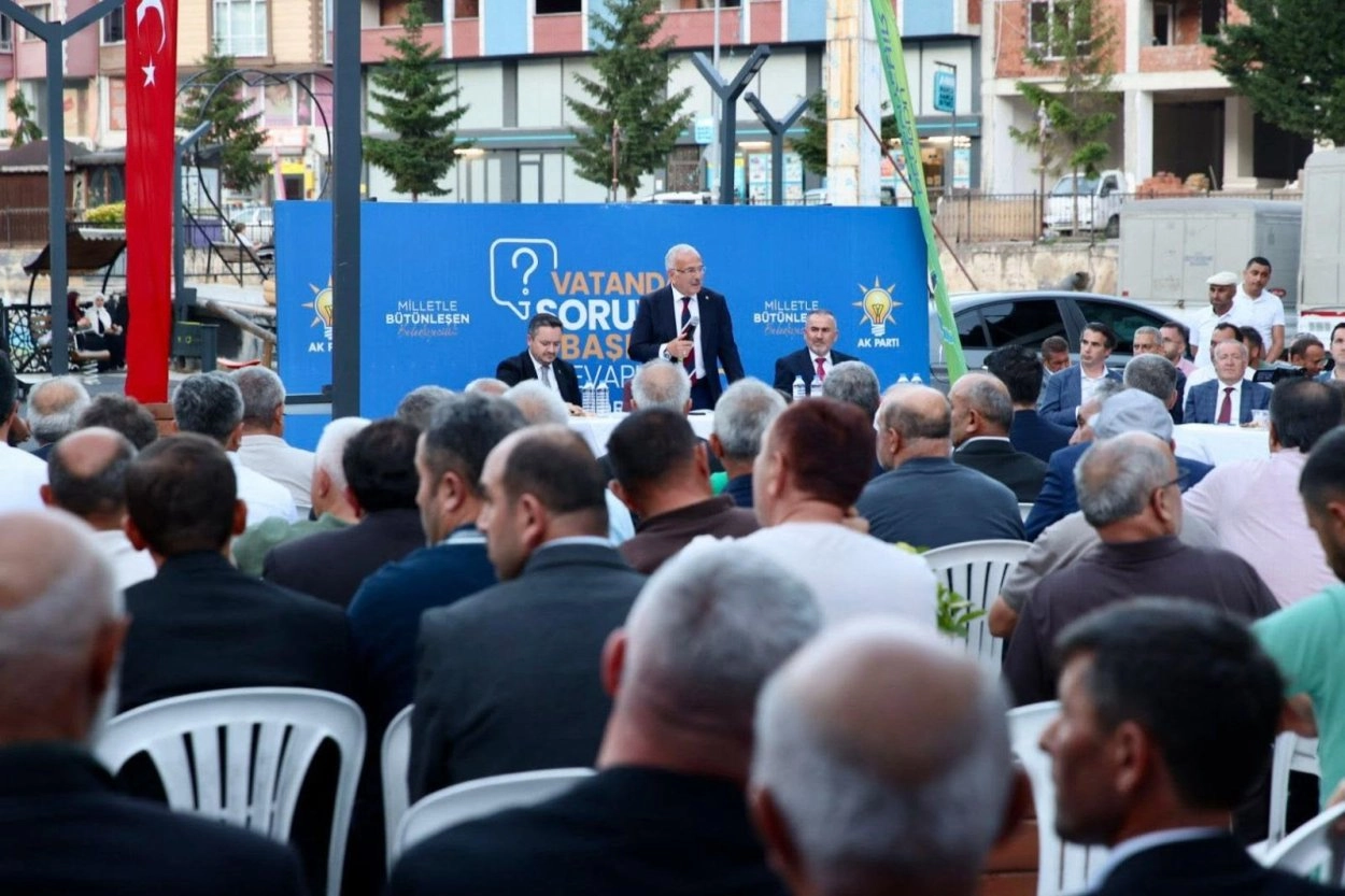 Mehmet Hilmi Güler İlçelerde Vatandaşların Sorularını Yanıtladı
