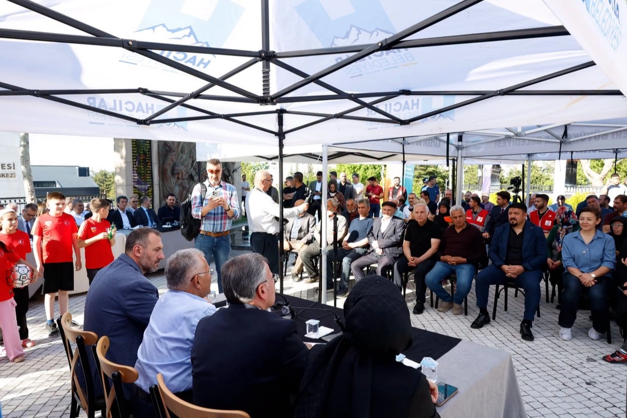 Başkan Büyükkılıç Hacılar’da Vatandaşlarla Buluştu