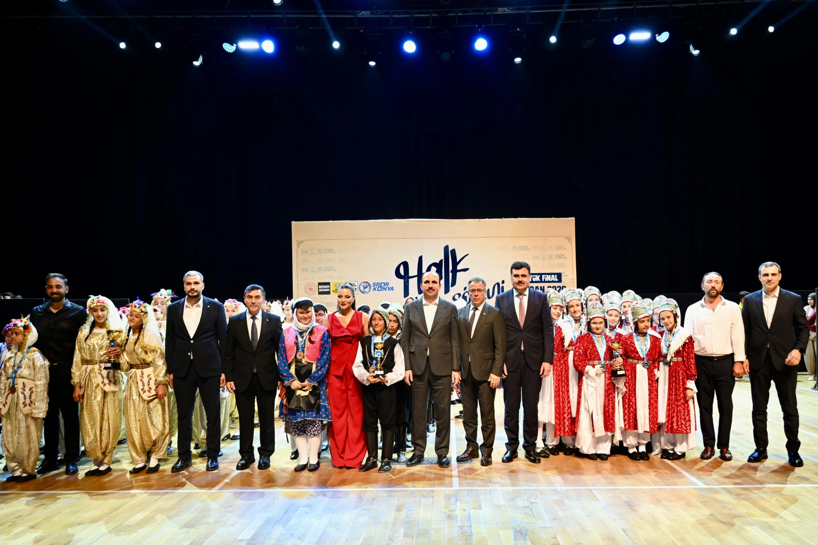 Konya’da Halk Oyunları Şöleni’nin Şampiyonları Belli Oldu