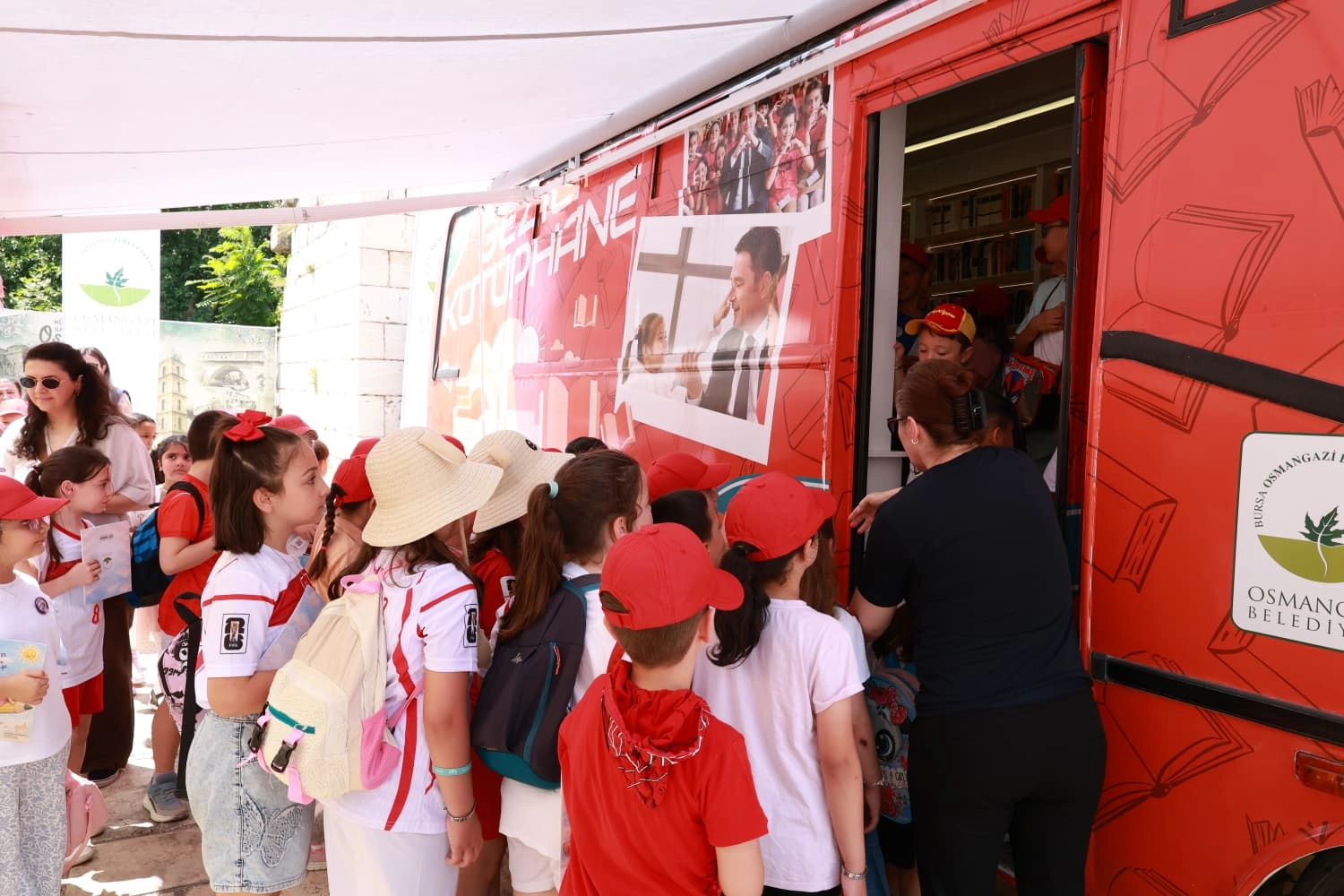 Osmangazi Belediyesi Öğrencileri Tarih ve Kitapla Buluşturdu