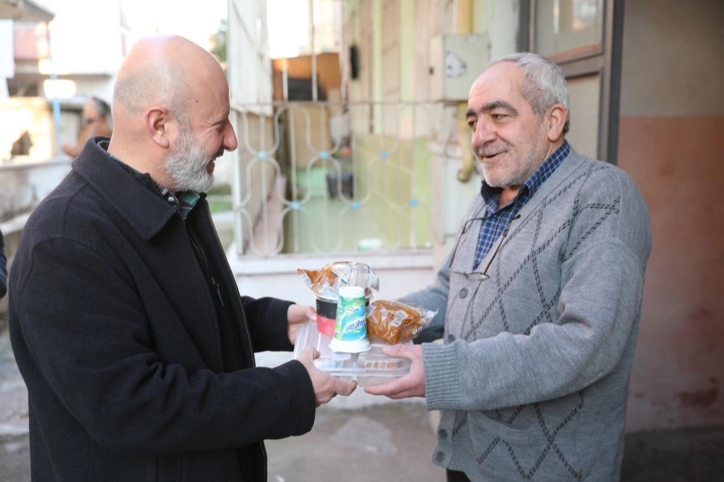 Kocasinan Belediyesi 228 Vatandaşa Her Gün Sıcak Yemek Ulaştırıyor