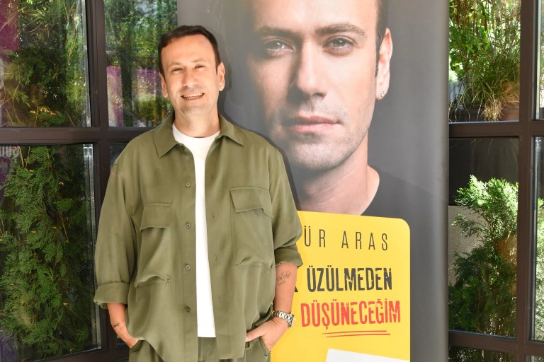 Özgür Aras Yeni Kitabını Görkemli Bir Davetle Tanıttı