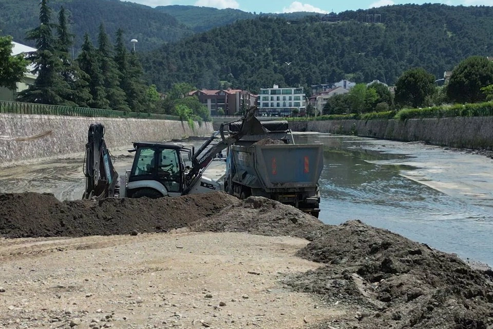 Bursa’da Nilüfer Çayı Temizlendi, Çevre Çalışmaları Sürüyor