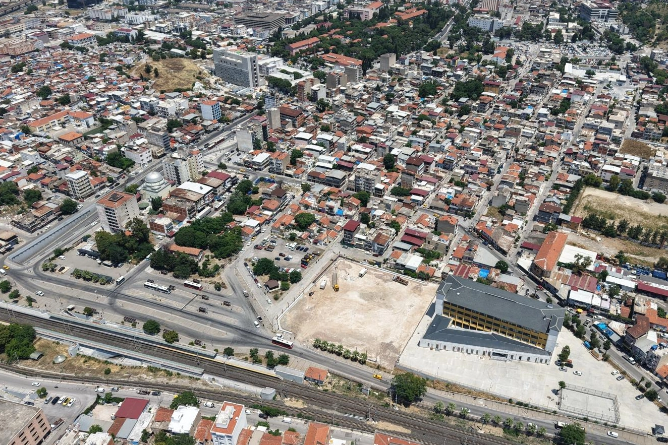 İzmir’de Langar Futbol Sahası Yeniden Hayat Buluyor