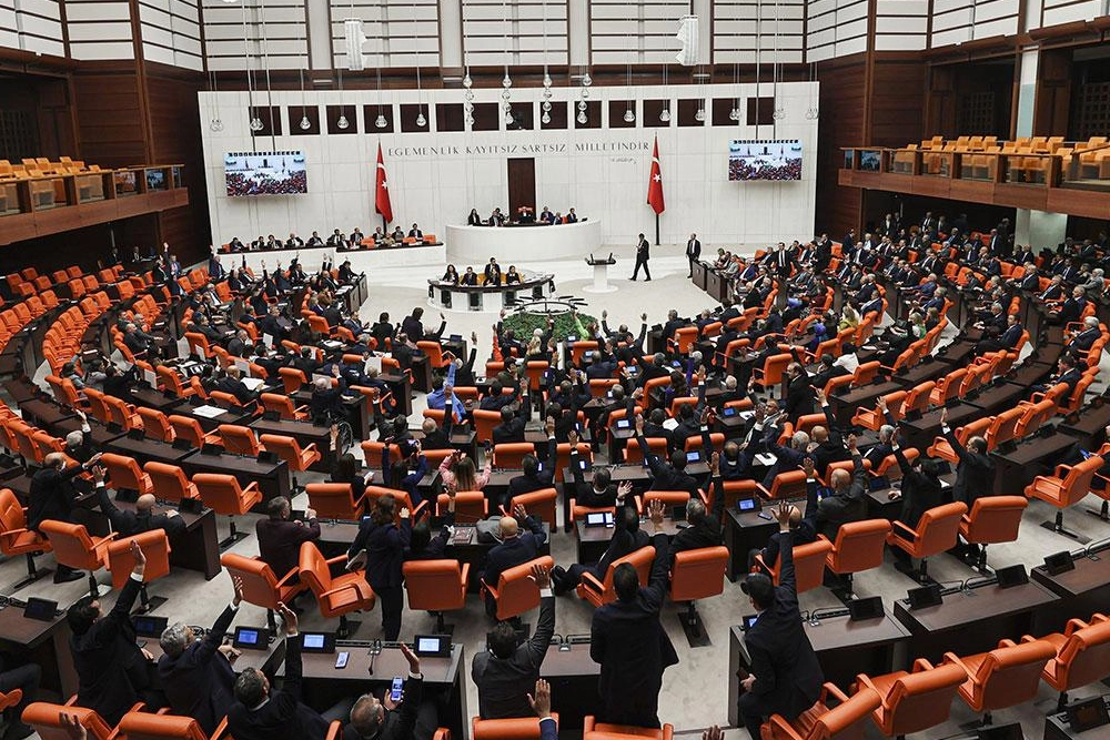 TBMM’de Kabul Edilen Yeni Yasayla Emniyet, Vergi ve Basına Düzenleme