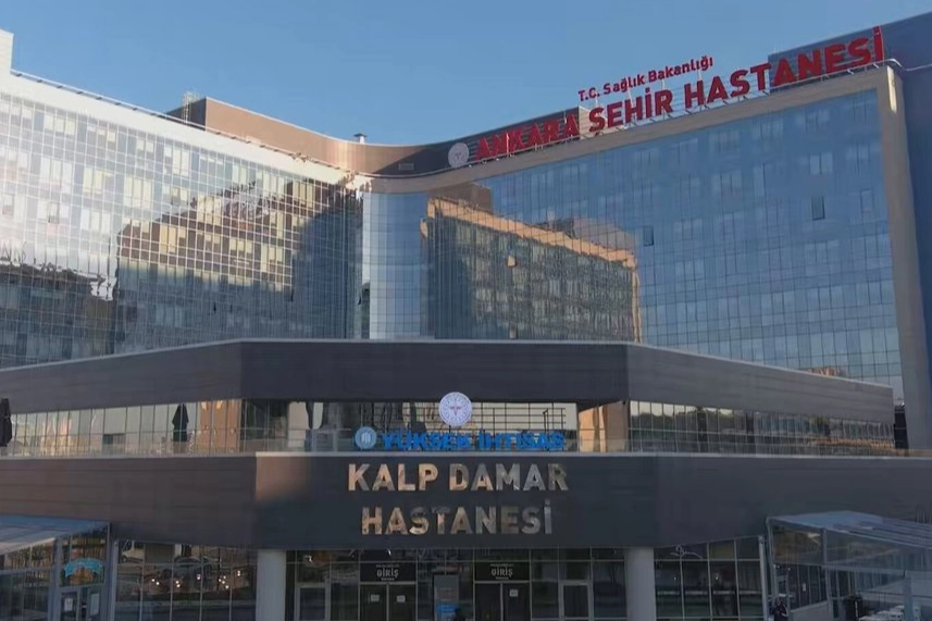 Türkiye’nin İlk Yerli Kalp-Akciğer Makinesiyle İlk Ameliyat Başarıyla Yapıldı